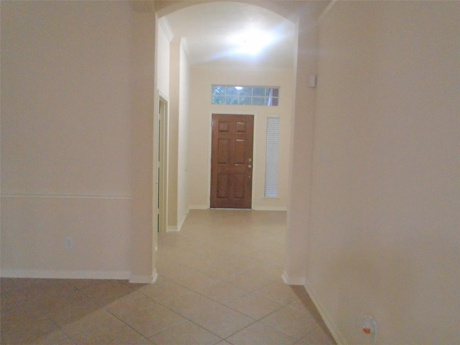 3 bed, 2.0 bath, 1939 sqft, $2,300 — Photo 2