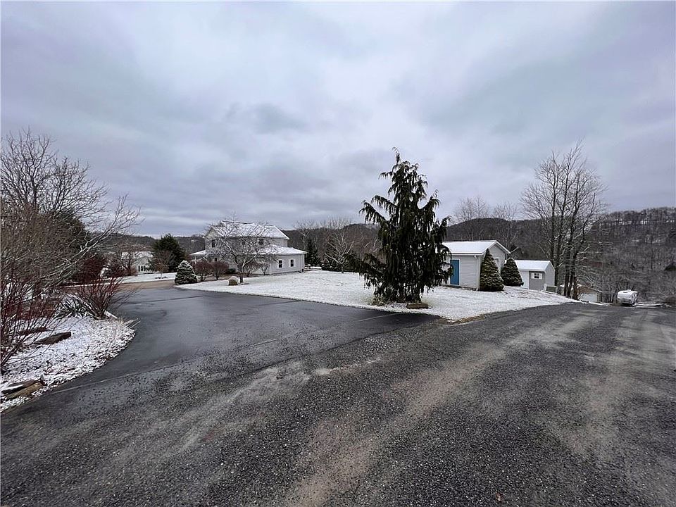 1st image of 324 Ash Ln