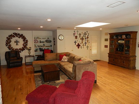 4th image of 1200 Beechwood Ln