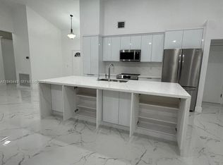 8940 NW 7th Ct, Hollywood, FL 33024