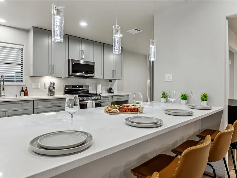 5615 Cerritos Dr — Photo 10