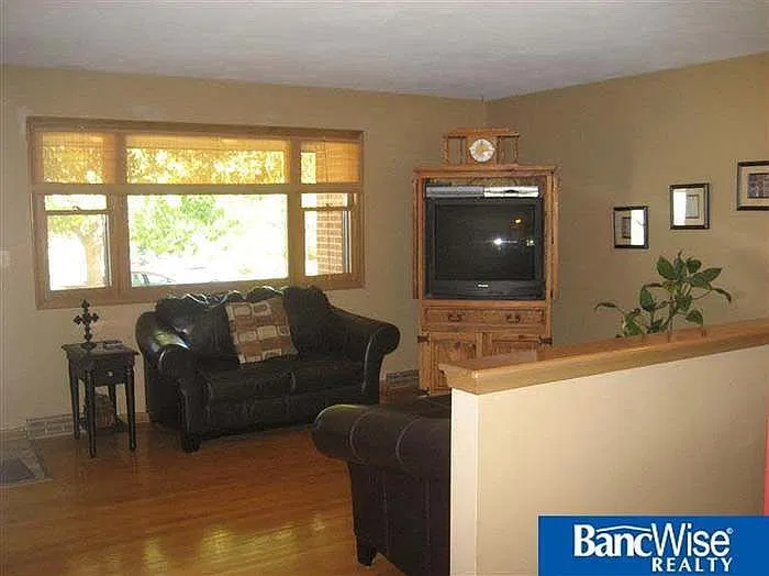 3 bed, 1105 sqft, $1,650 — Photo 2