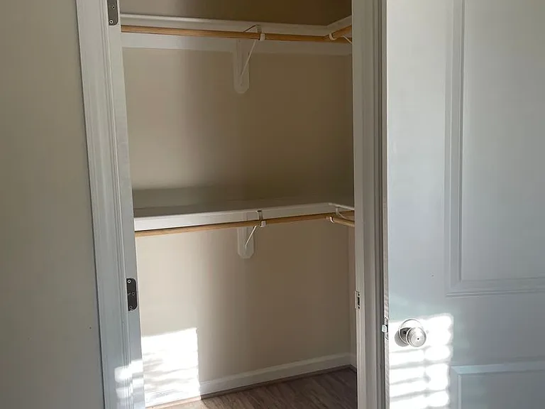 395 Shorewood Dr — Photo 10