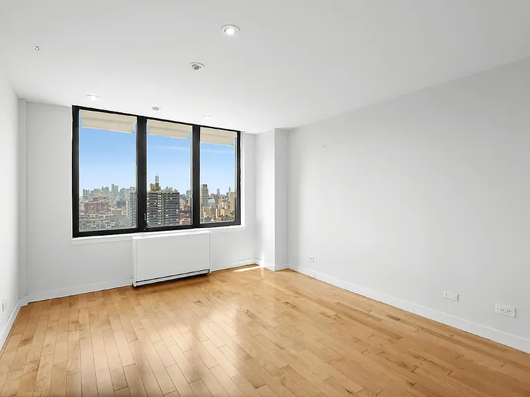 330 E 38th St #51D — Photo 5