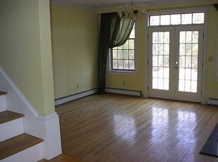 525 E Wallum Lake Rd, Pascoag, RI 02859