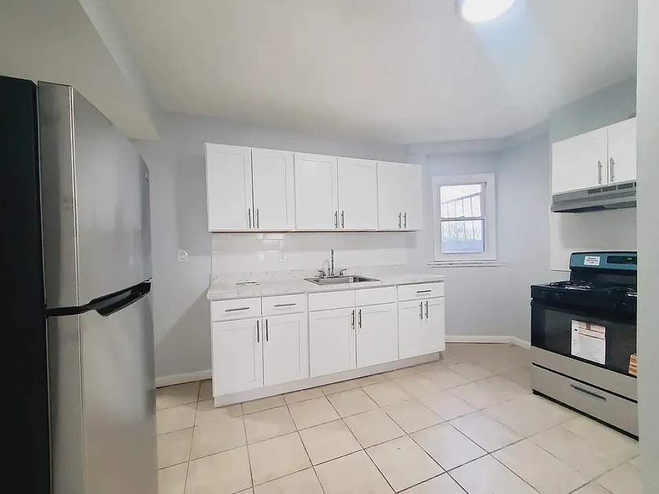 6 Rutgers Ave #1B