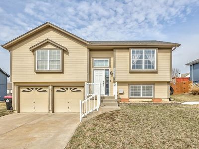 1304 Bradford Dr, Greenwood, MO, 64034