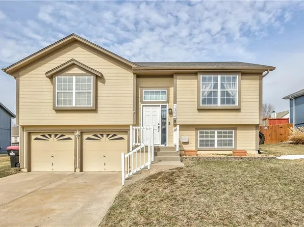 1304 Bradford Dr, Greenwood, MO 64034