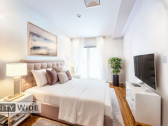 4th image of 244 E 53rd St #1A
