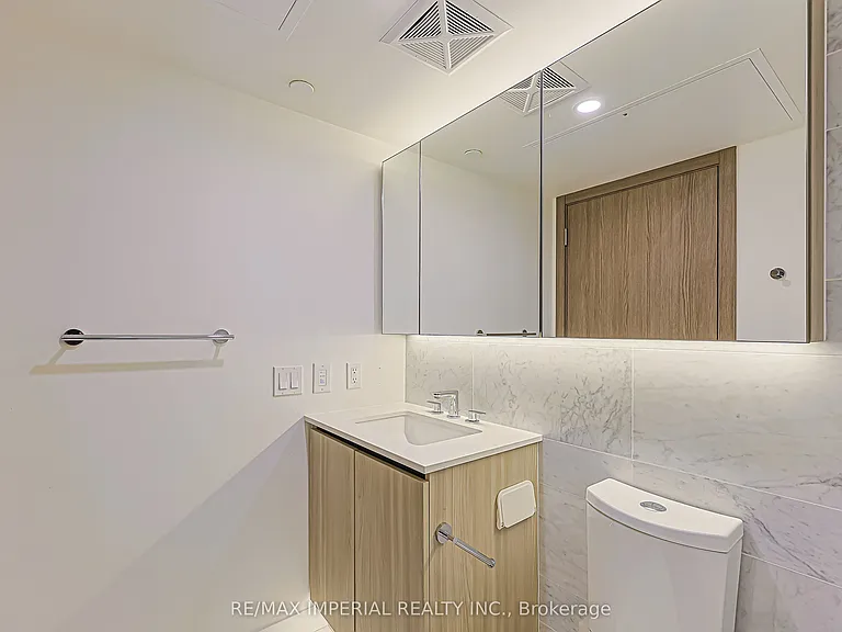17 Bathurst St #2707 — Photo 25