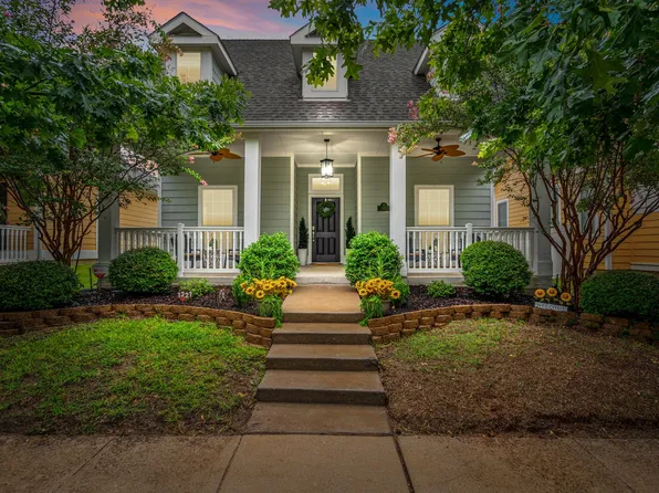 1221 Hayden Ln, Aubrey, TX 76227