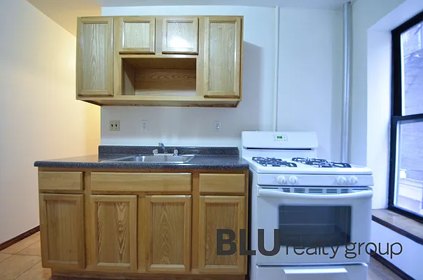 Rented by BLU Real Estate | media 16