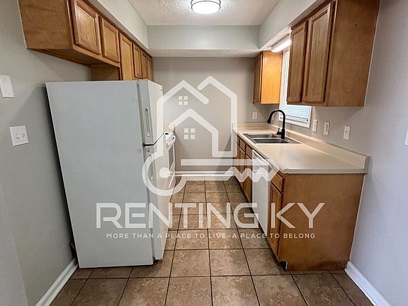 4th image of 1637 Foxhaven Dr