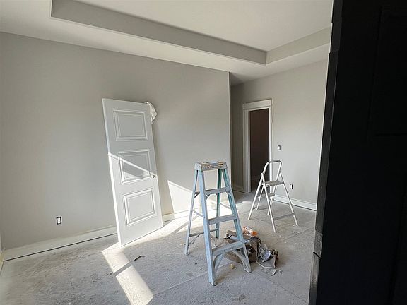 4th image of 1247 Berkshire Ln