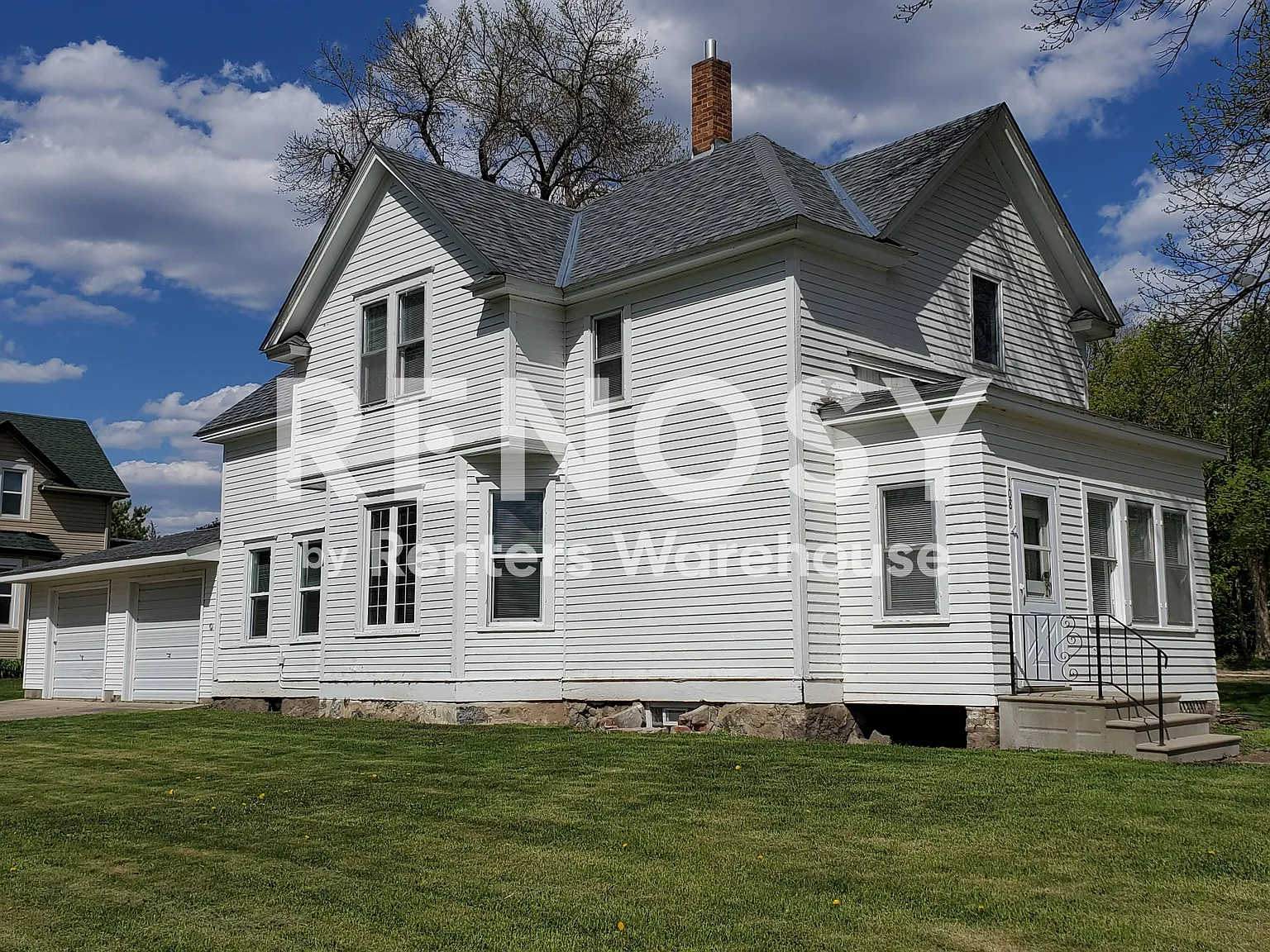 2 Bdrm 1 Bath Duplex With 1 Stall Detached Garage available December 1st — Photo 2