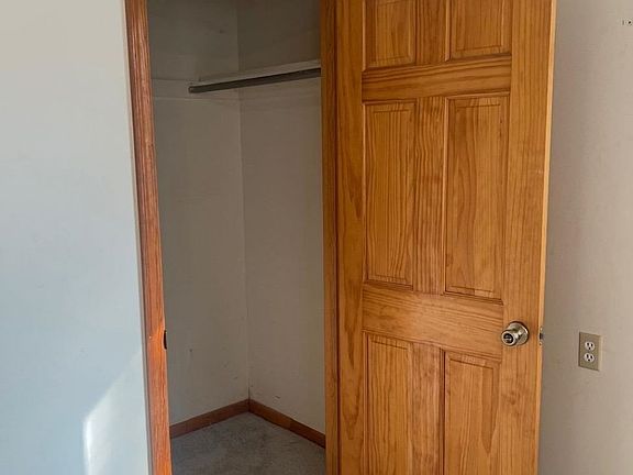 5th image of 323 Upper Silver Creek Rd