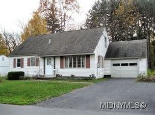 9 Edgewood Dr, Whitesboro, NY 13492