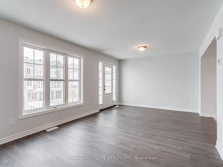 315 Pumpkinseed Cres — Photo 13