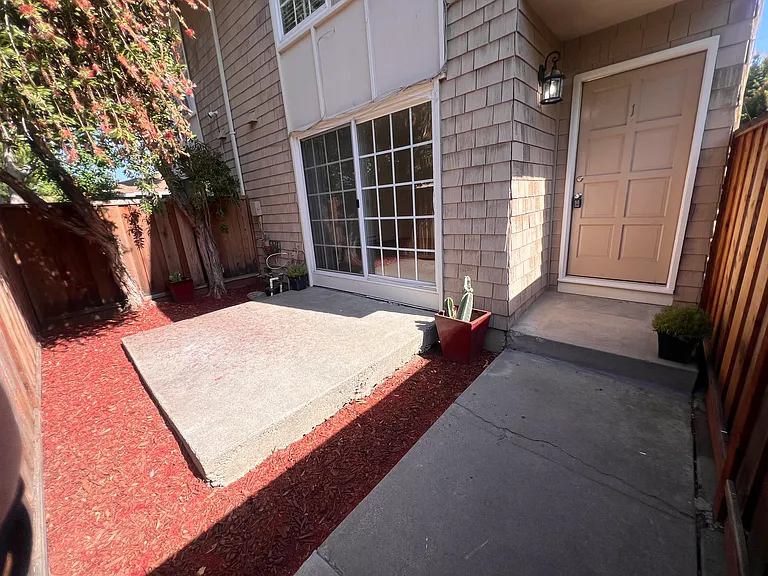 1249 W Washington Ave #1 — Photo 3