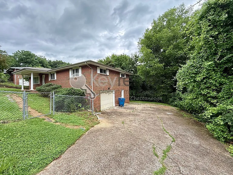4630 Sherry Ln — Photo 3
