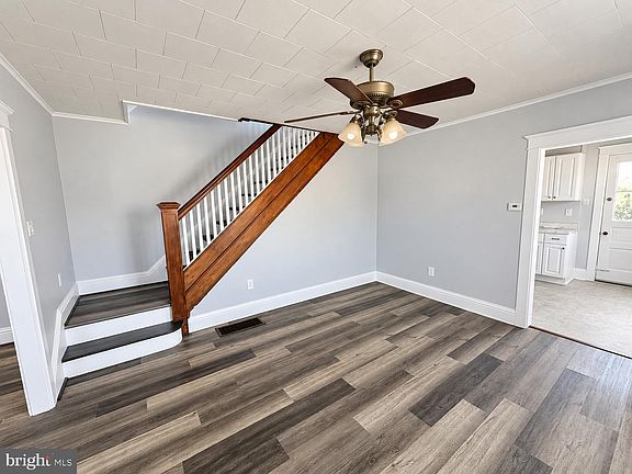 4th image of 10 N Pearl St