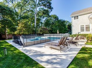 2 Guys Ln, Old Westbury, NY 11568