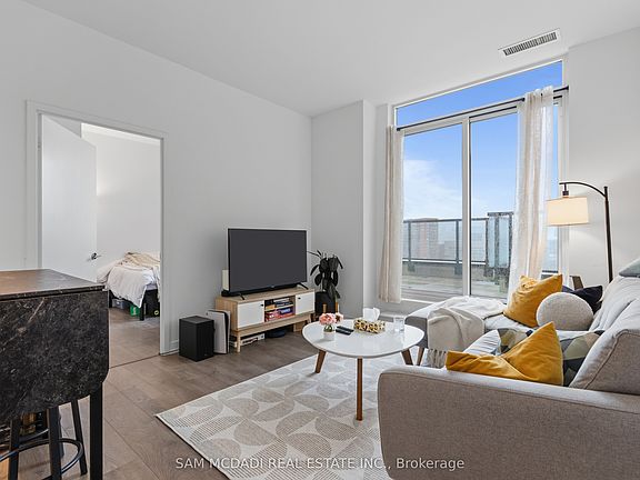 2nd image of 270 Dufferin St #Penthouse 01