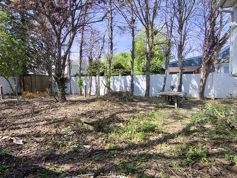 126 Nelson St — Photo 34