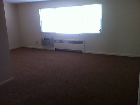 2nd image of 27 Shoreview Dr APT 3