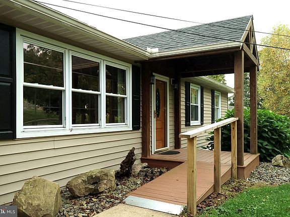 5th image of 1679 Ridge Rd
