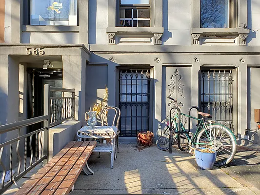 Rented by Signature Property Realty | media 14