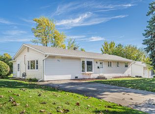 403 Arrowhead Trl, Carol Stream, IL 60188