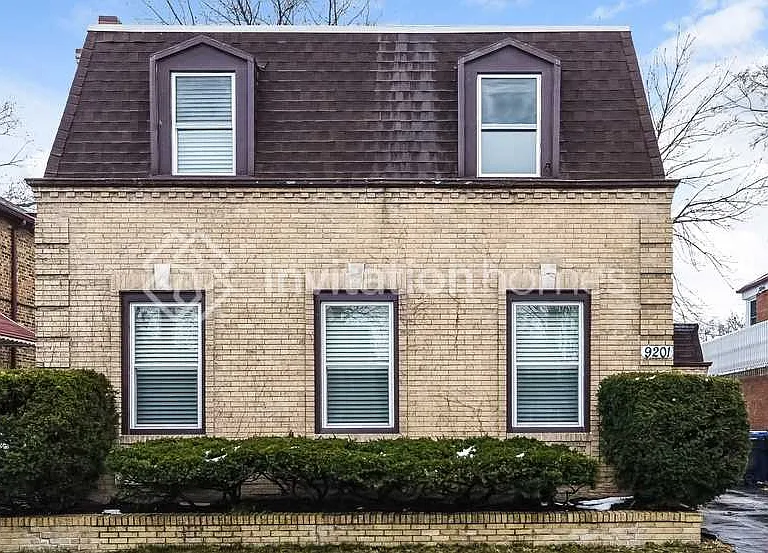 9201 S Claremont Ave — Photo 1