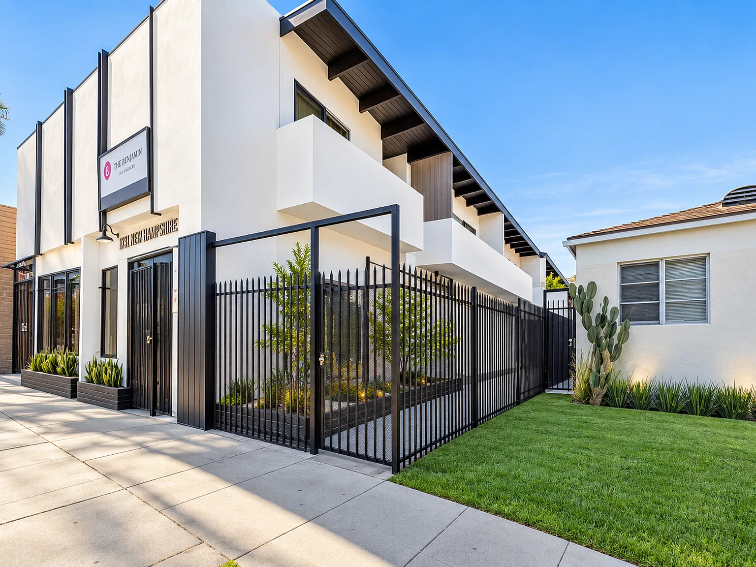 Renovated Units in Prime Palms/Mar Vista — Photo 2