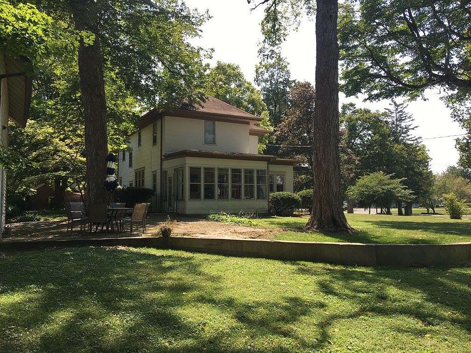 2nd image of 332 Woods Rd