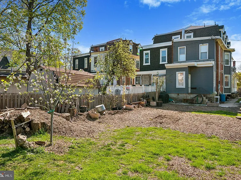 229 W Hansberry St — Photo 35