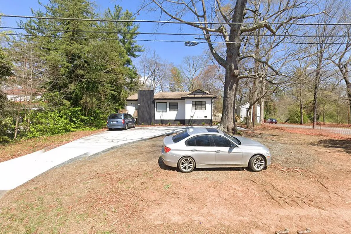 Building Photo - 3261 University Pkwy #B