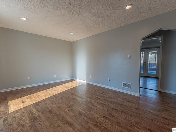 4th image of 4848 Charles St S