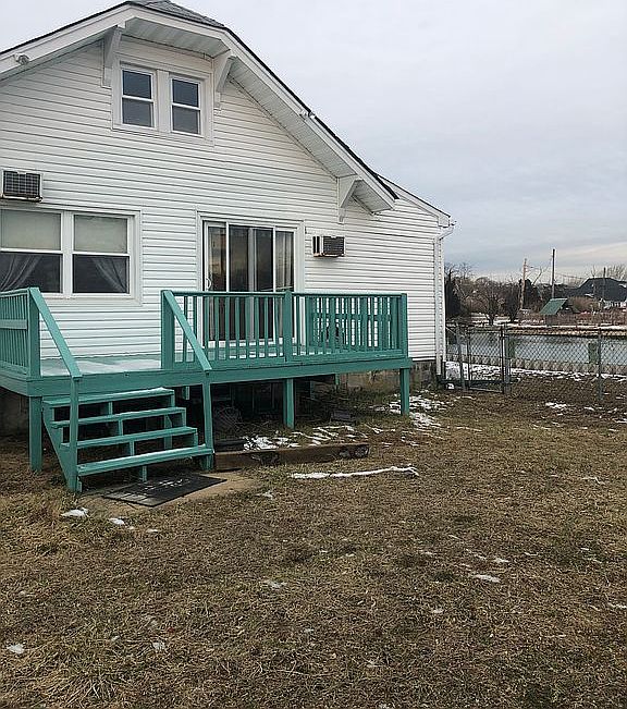 1st image of 17 Riverdale Ave