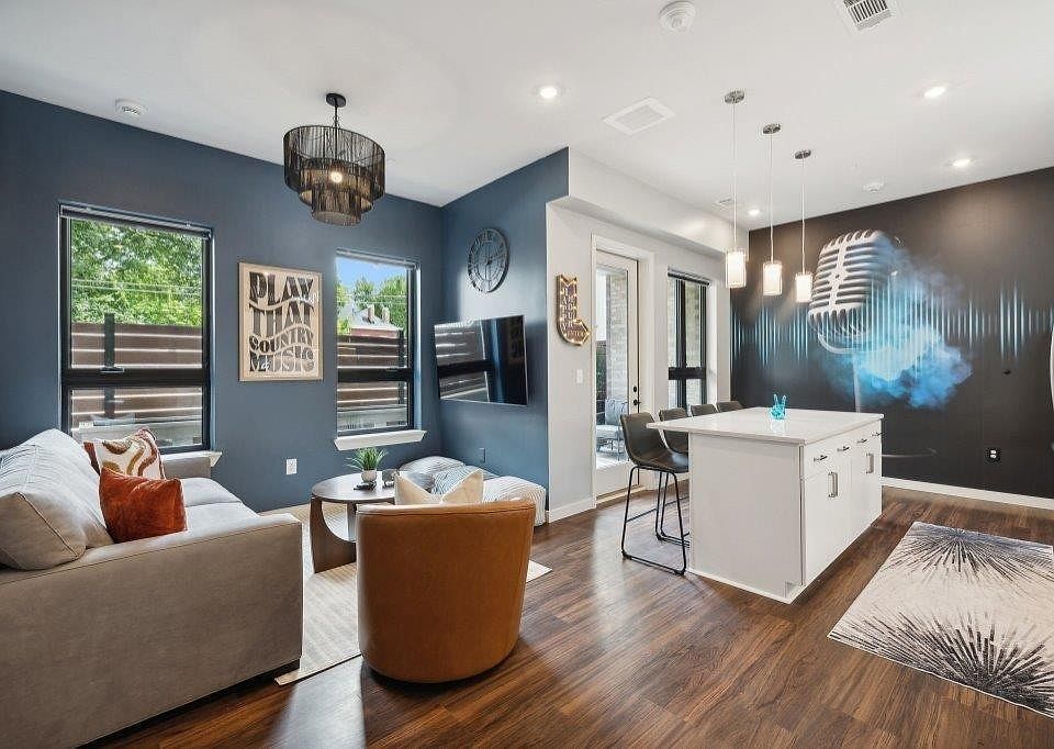 1st image of 1014 16th Ave S #104