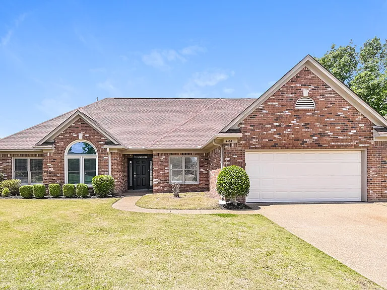 4463 Whispering Bend Dr — Photo 1