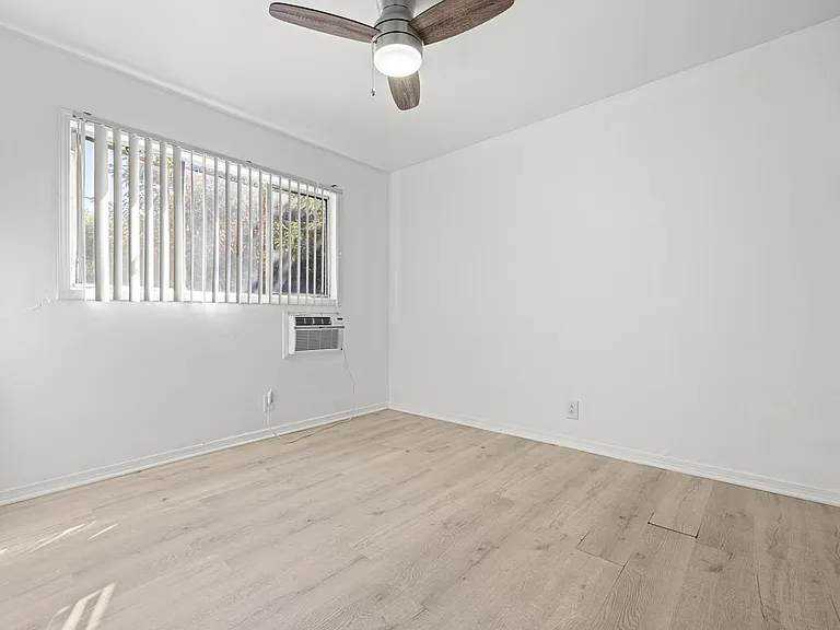 1204 W 24th St — Photo 13