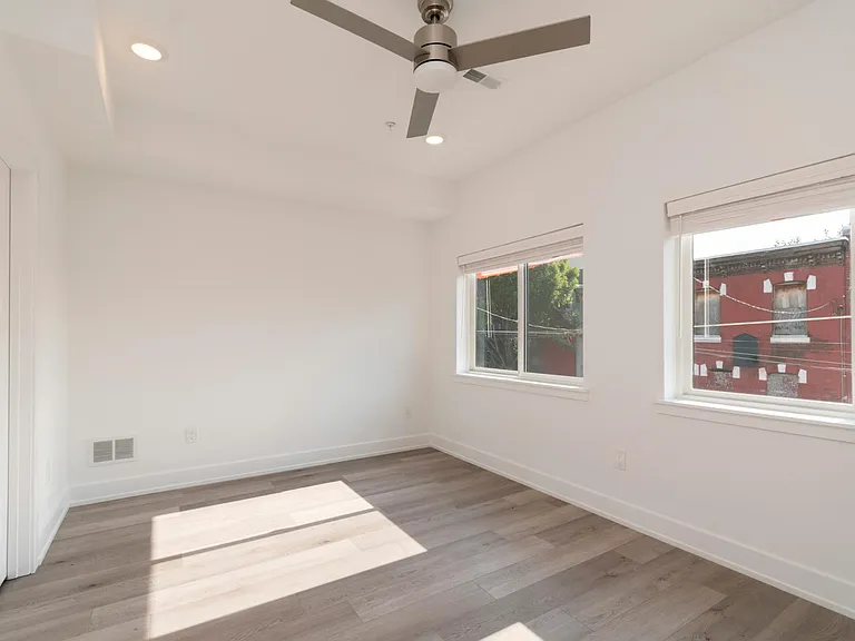 2434 N Mascher St #3 — Photo 15