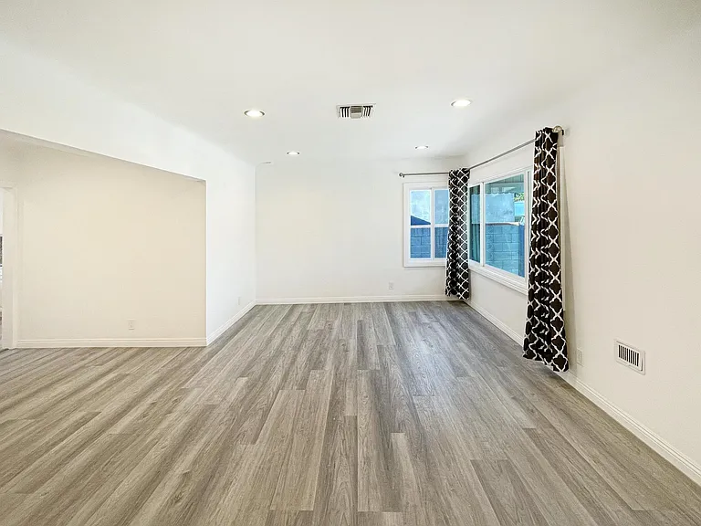 1321 N Pass Ave — Photo 4
