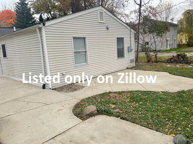21722 Jefferson St — Photo 4