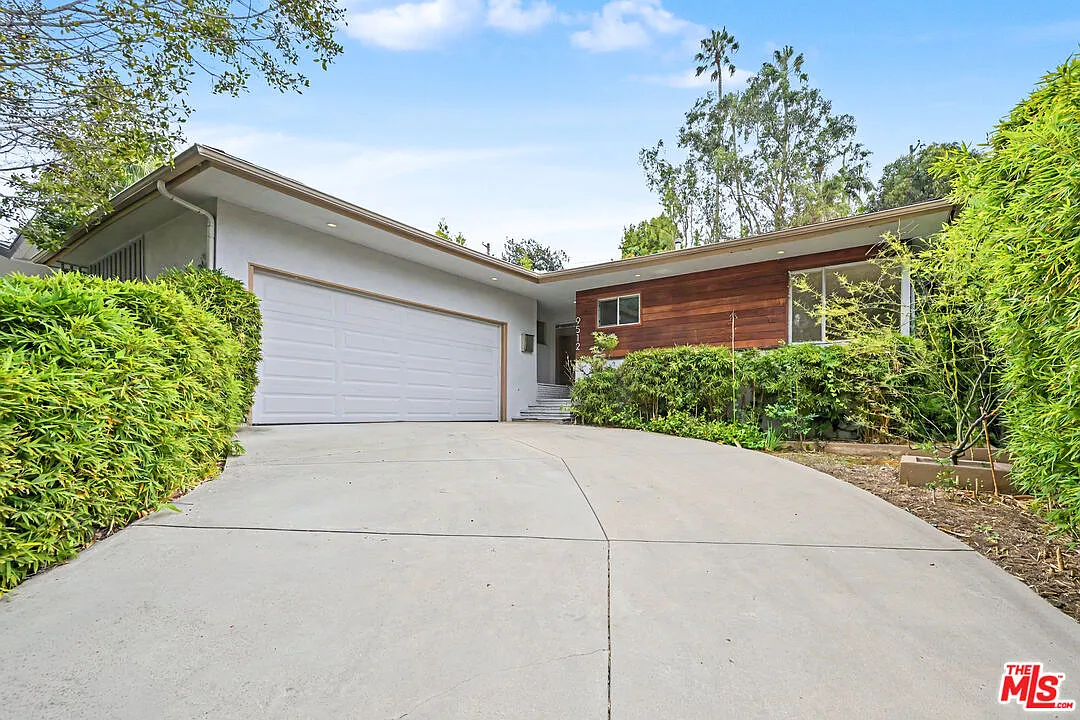3 bed, 3.0 bath, 2200 sqft, $9,995 — Photo 1