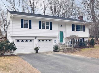 16 Maplewood Orchard Dr, Smithfield, RI 02828