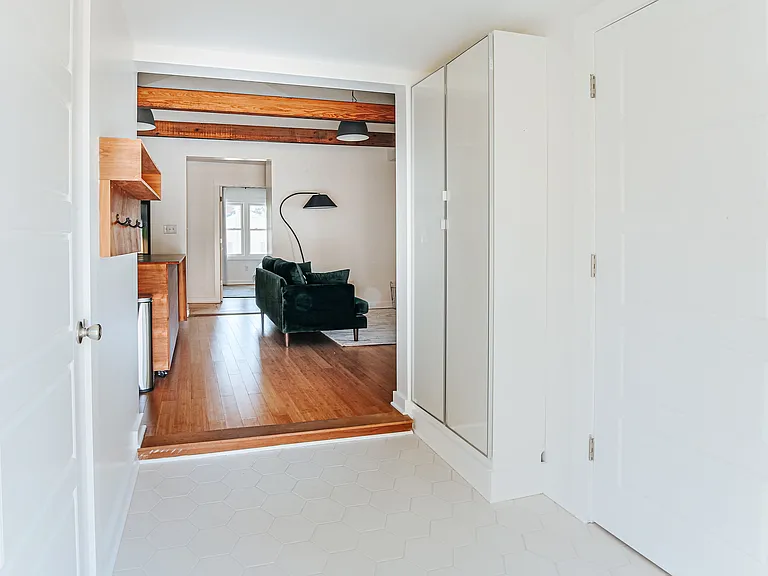 1023 King St — Photo 17