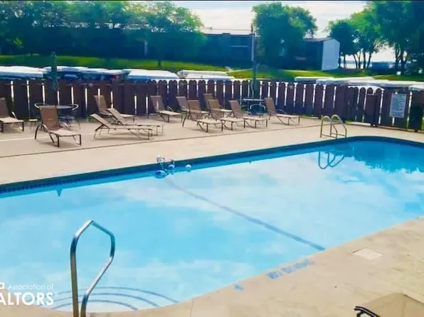 2700 N Shore Dr #E1-16a, Clear Lake, IA 50428