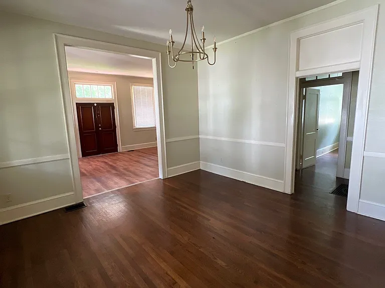 702 Cloverdale Rd — Photo 4
